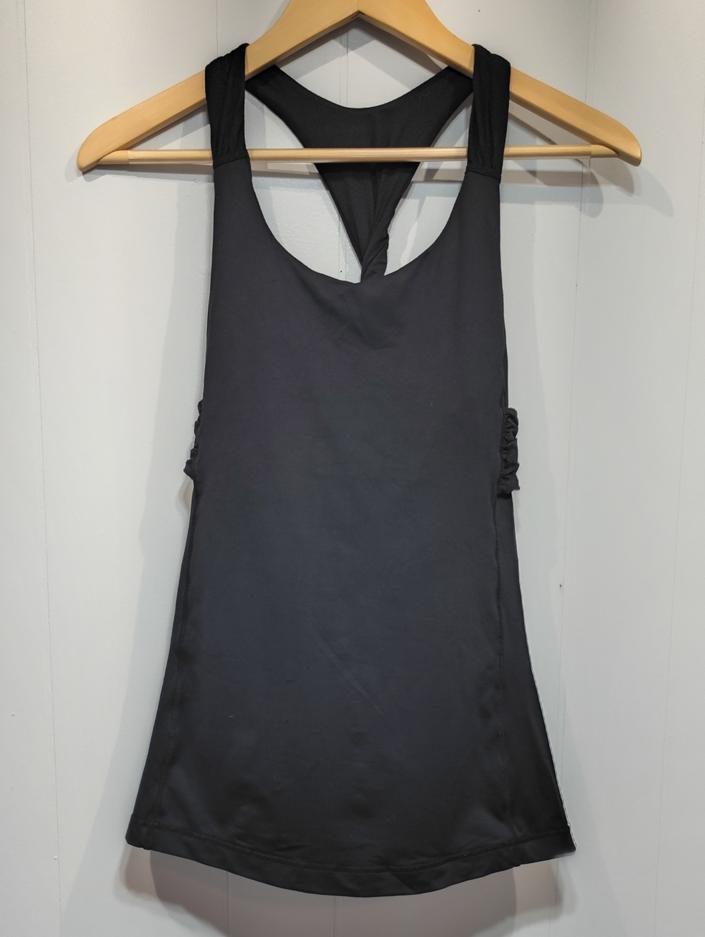 Lululemon Twist Back Tank in Black size 6 Performance‎ Athletic